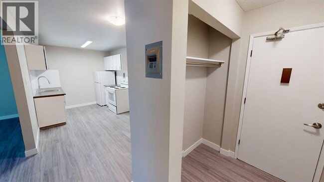 Building Photo - 9807-9108 108 Ave