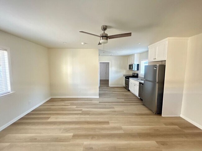 Foto del edificio - 10038 Tujunga Canyon Blvd
