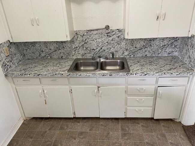 Foto del edificio - Cute 1 bed , 1 bath with washer dryer hook...