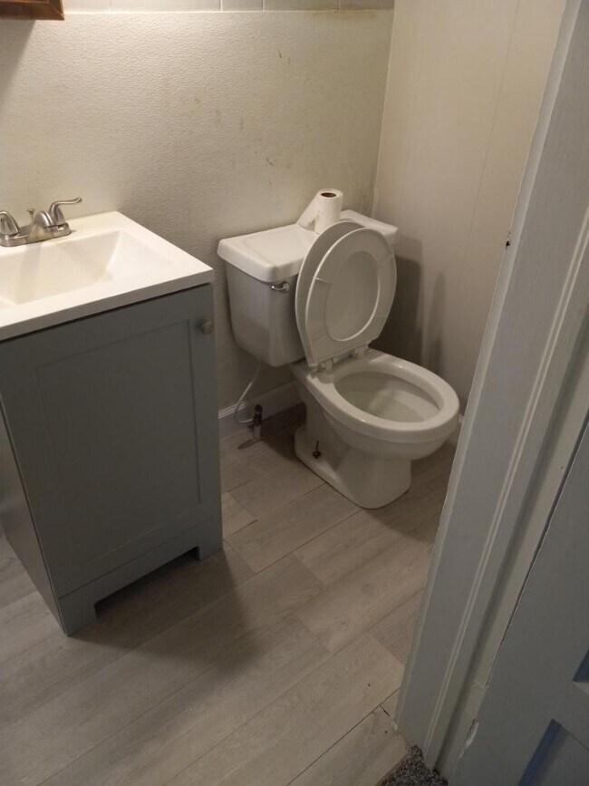 Foto del edificio - 105 W Cedar St