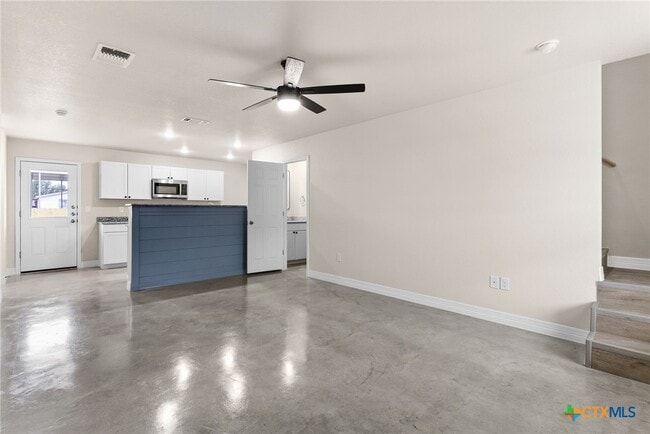 Building Photo - 803 Meadow Cir