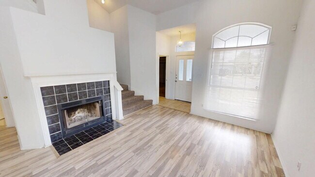 Foto del edificio - Welcome home to this spacious 3-bedroom, 2.5-bathroom two-story house!