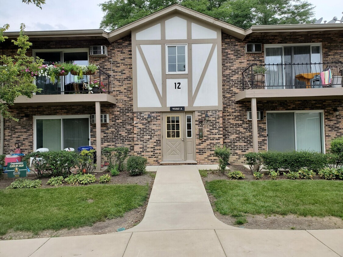 Primary Photo - 9S060 Lake Dr