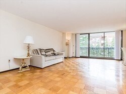 Foto del edificio - 60 Longwood Ave