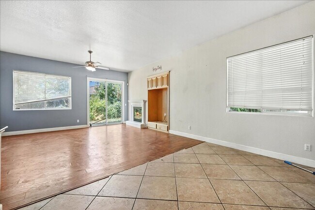 Foto del edificio - 5733 Spenlow Way