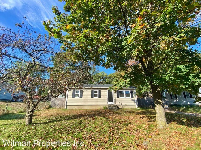 Foto del edificio - 3 br, 1 bath House - 14 Holly Hill Rd.