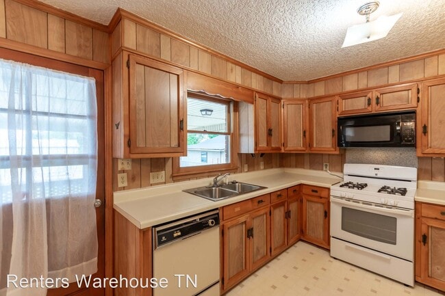 Building Photo - 3 br, 1 bath House - 412 Juniper Lane