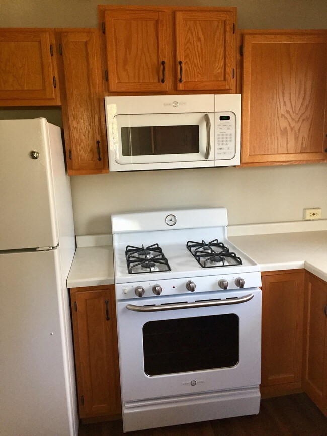 Kitchen - 206 N Ellsworth St