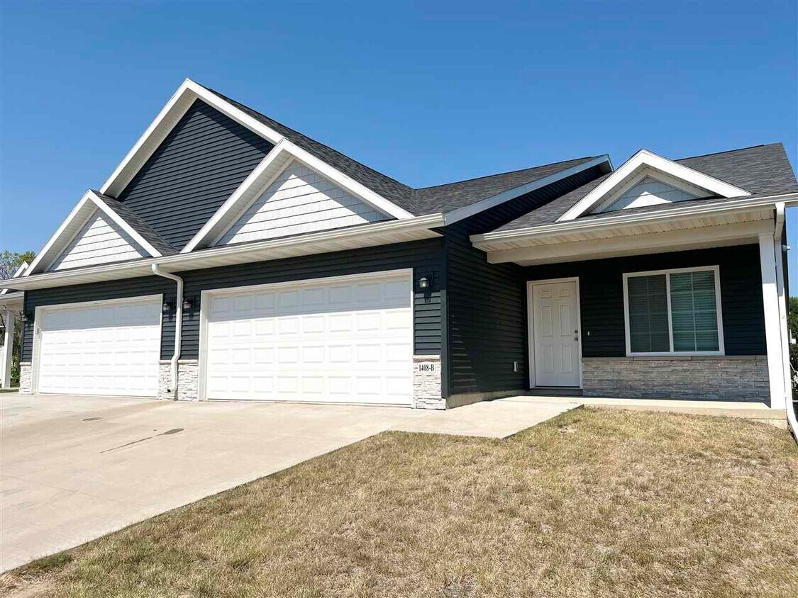1408 Grant Ct NE Unit B, Cedar Rapids, IA 52402 Condo for Rent in
