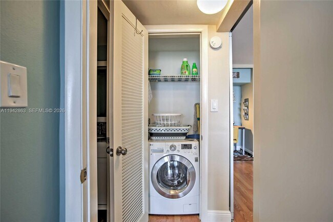 Building Photo - 801 S Ocean Dr