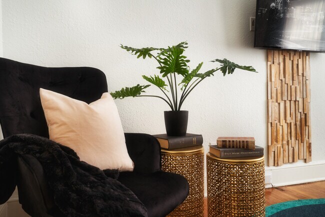 Foto del edificio - 715 Grandin Rd