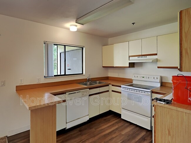 Building Photo - 7808 Shadowood Dr