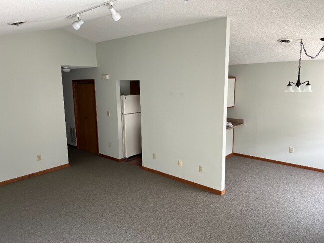 Building Photo - 207 Greenwich Dr