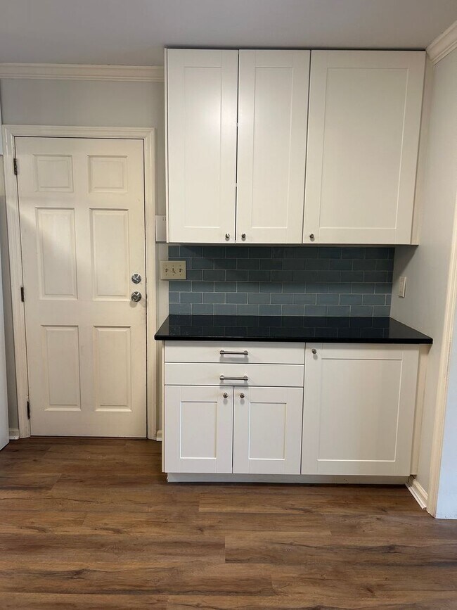 Building Photo - 4-Bedroom Gem Near Downtown Huntsville – N...