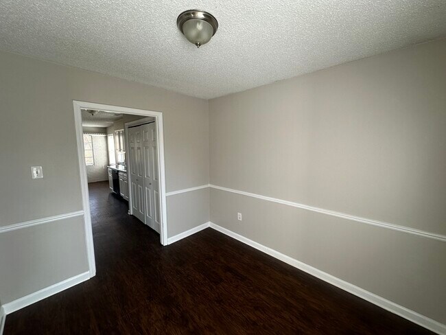 Foto del edificio - 6150 Afternoon Ln
