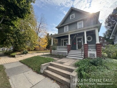Foto principal - 980 6th St E