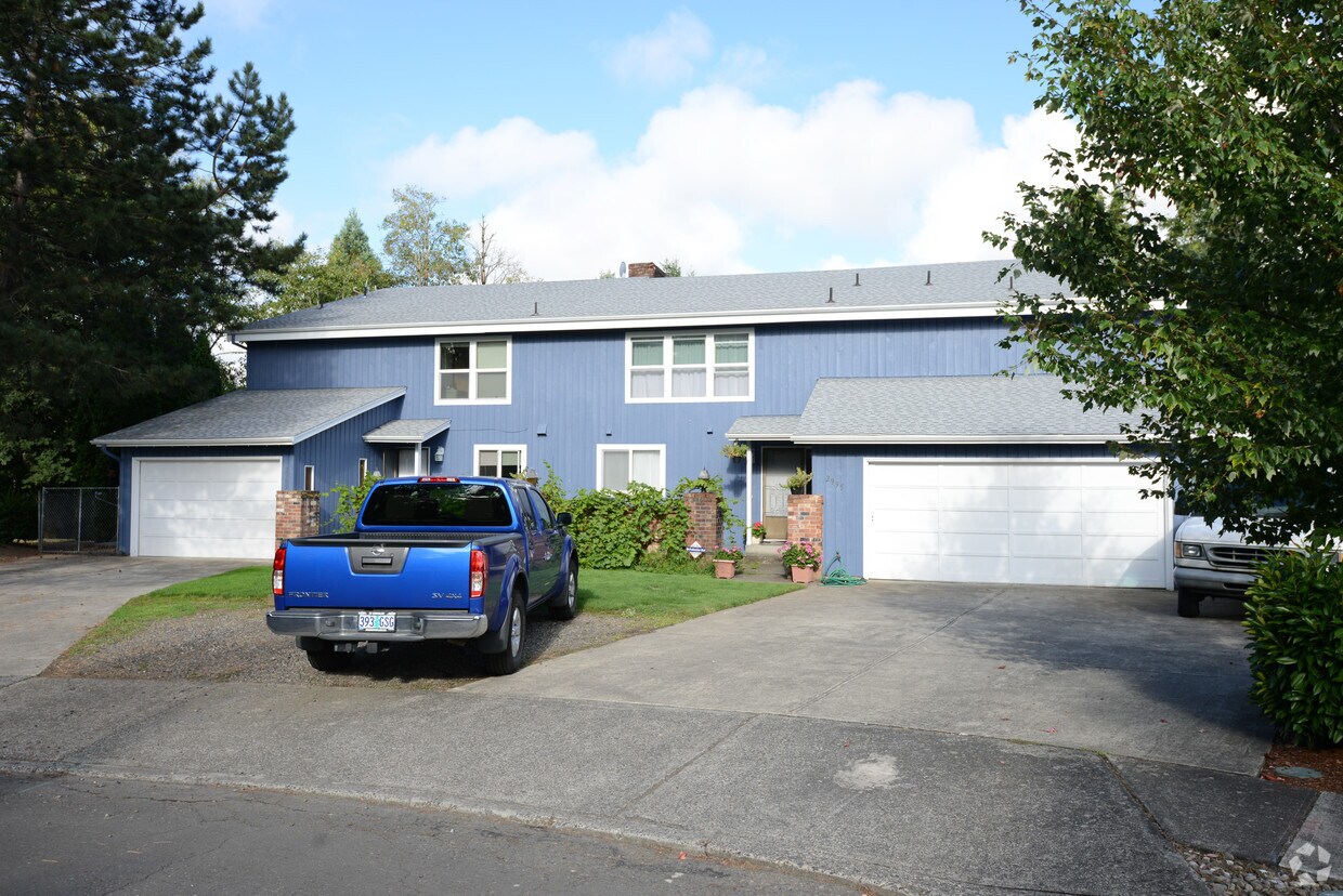 Building Photo - 2985 NE 18th Ct