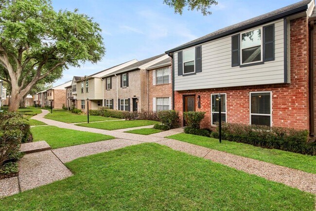 Foto del edificio - 10328 Briar Forest Dr