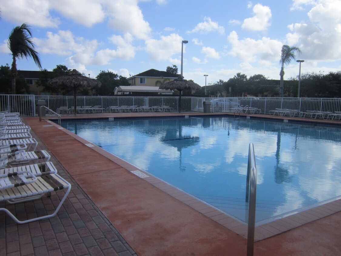 Building Photo - 2460 SE 16th Terrace