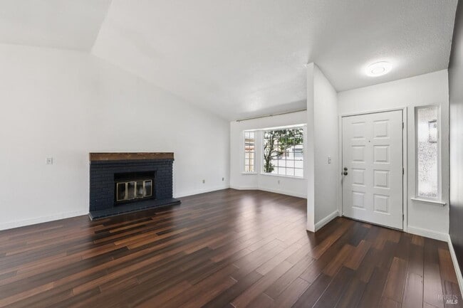 Building Photo - Nicely Updated, Situated Between Vacaville, Fairfield and Near Travis Air Force Base