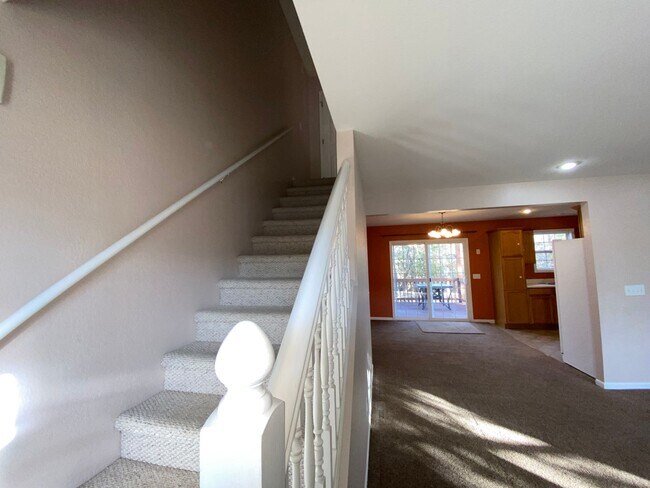 Building Photo - 811 Oxford Dr