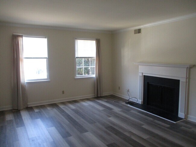 Foto del edificio - FOR RENT! 2 Bedroom, 2 Bath Upper Level Co...
