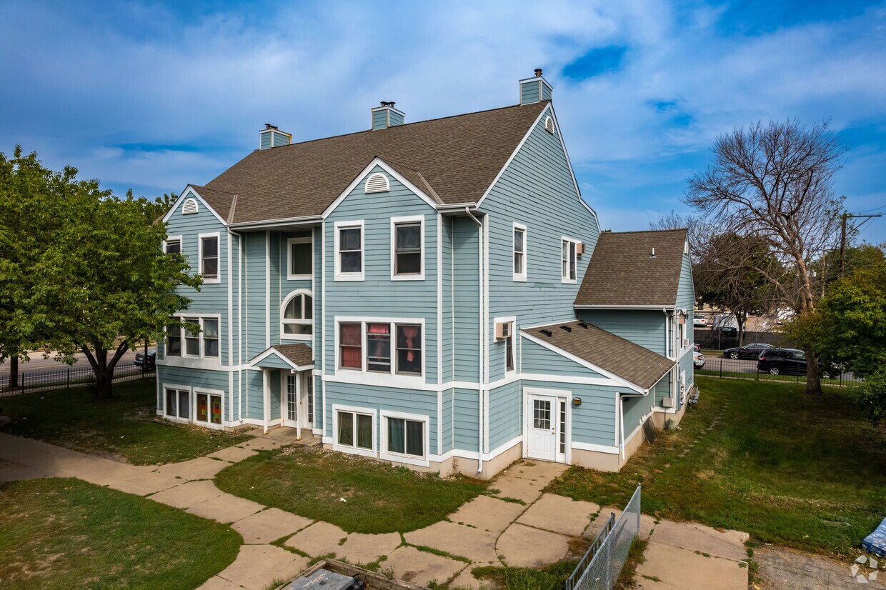 Primary Photo - 528 W Minnehaha Ave W