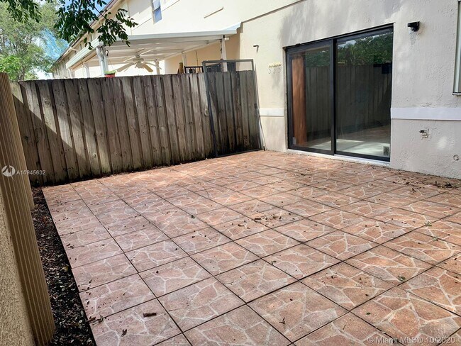 Foto del edificio - 3380 NW 197th Terrace