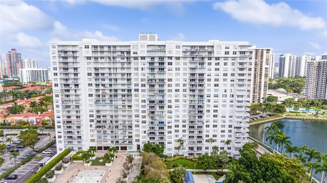 Foto del edificio - 2851 NE 183rd St