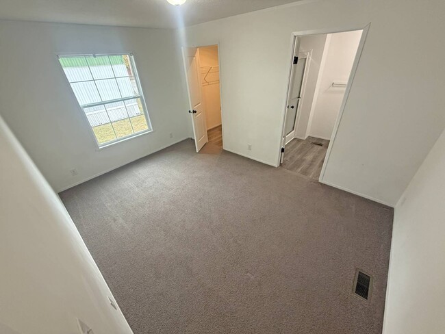 Building Photo - 2501 N Apperson Way