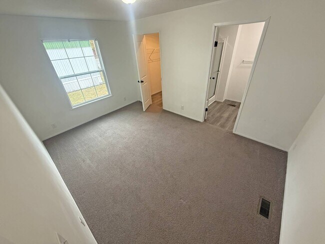 Foto del edificio - 2501 N Apperson Way