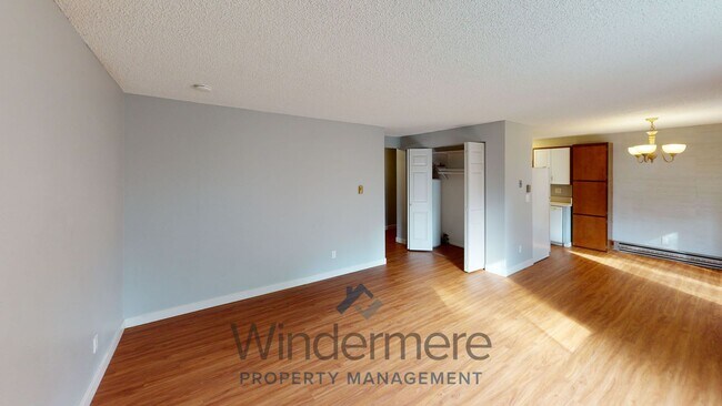 Building Photo - 532 E Alder St