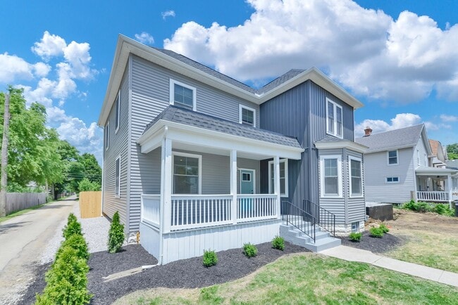 Building Photo - 376 E Markison Ave