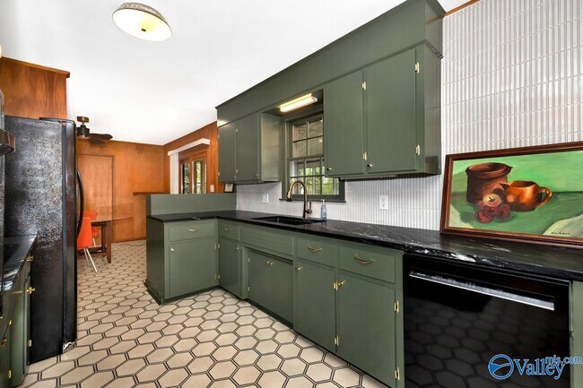 Foto del edificio - 1610 Chapman Ave NE