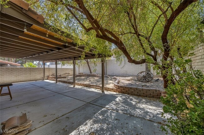 Building Photo - 3105 Plaza De Rosa