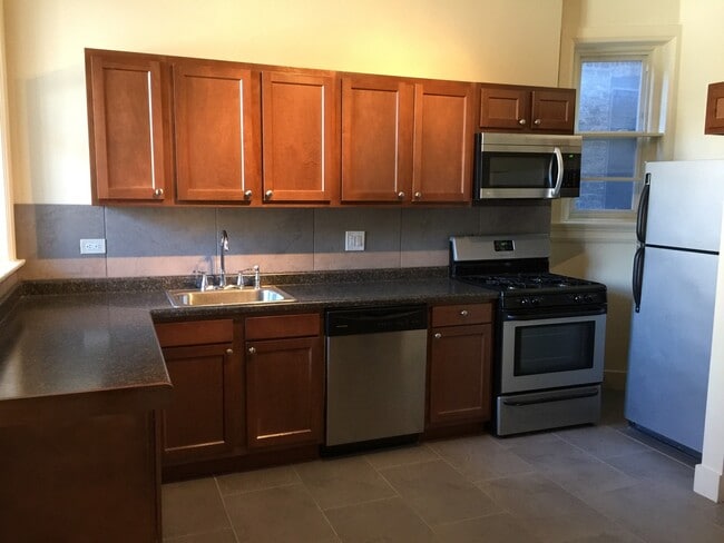 Building Photo - (4) Four Bed DePaul Location video tour @ ...