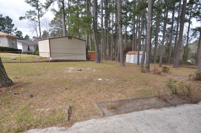 Building Photo - Cozy Three Bedroom Now Available for Rent