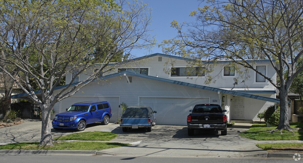 Primary Photo - 5674-5676 San Carlos Way