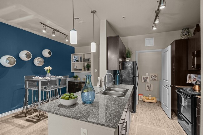 Building Photo - Stylish 1 Bed/1 Bath Living in the Vibrant...