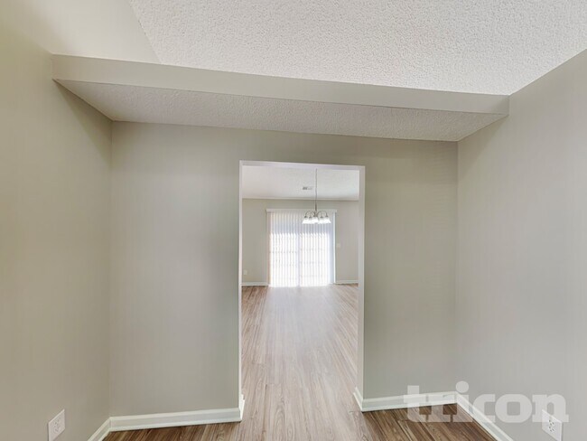 Foto del edificio - 721 Elderberry Ln