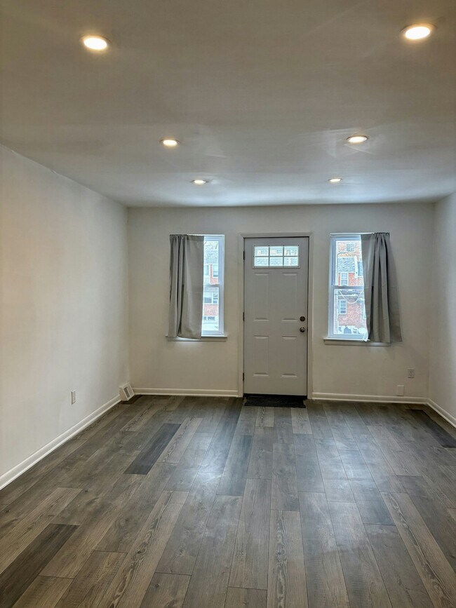 Building Photo - 2743 Cranston Rd