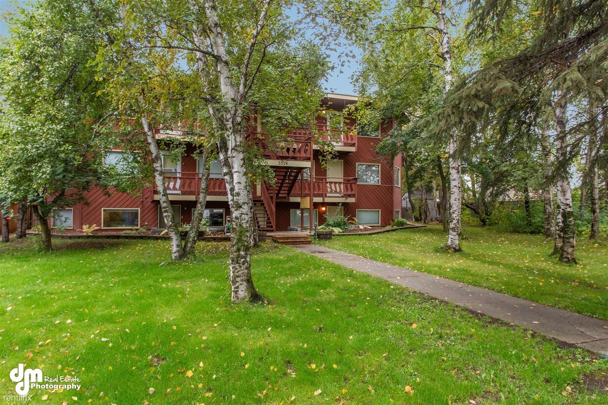 Primary Photo - 2 br, 1 bath Apartment - 3324 Lee St Apt 6