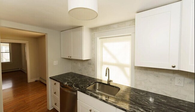 Foto del edificio - Spacious 4BR Duplex in Cohoes