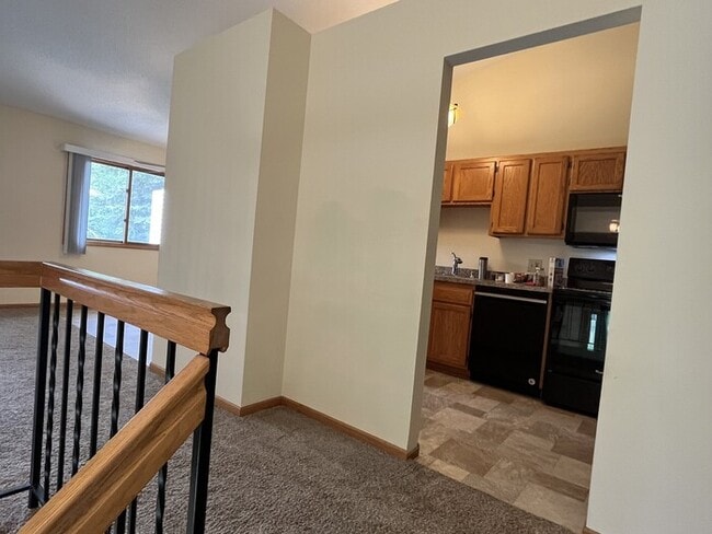 Building Photo - Available Now: 2 Bed/2 Bath Duplex in Burnsville