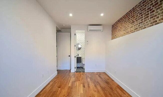Building Photo - 309 Weirfield St