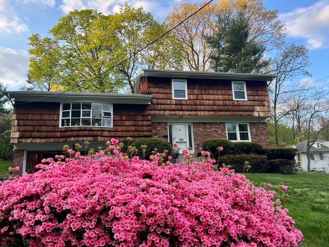Spacious Well Maintained 3 Bedroom 2.5-Bat... - Spacious Well Maintained 3 Bedroom 2.5-Bat...