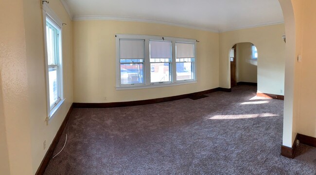Building Photo - Brick Bungalow Near Glen Oak Park