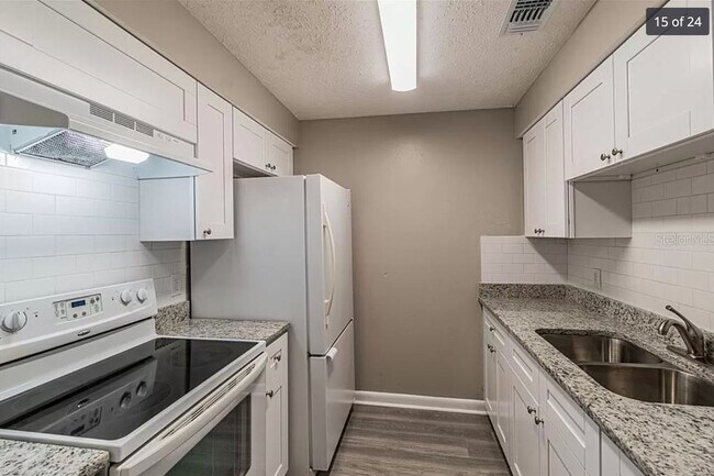 Building Photo - 3/2 rental - First month rent is 1/2 price
