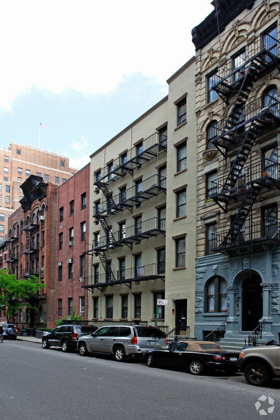 Primary Photo - 247 W 15th St