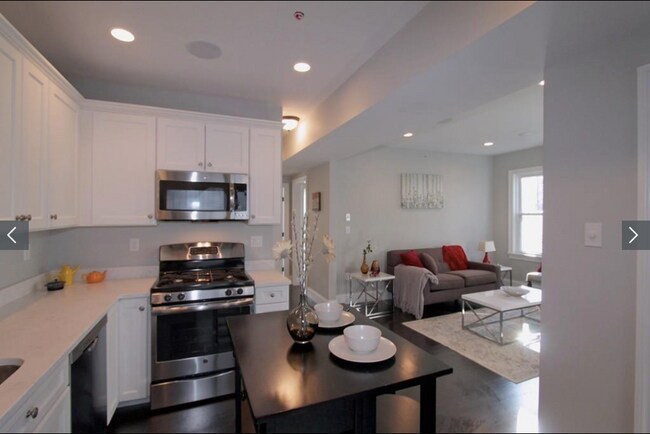 Building Photo - 332 Ashmont St